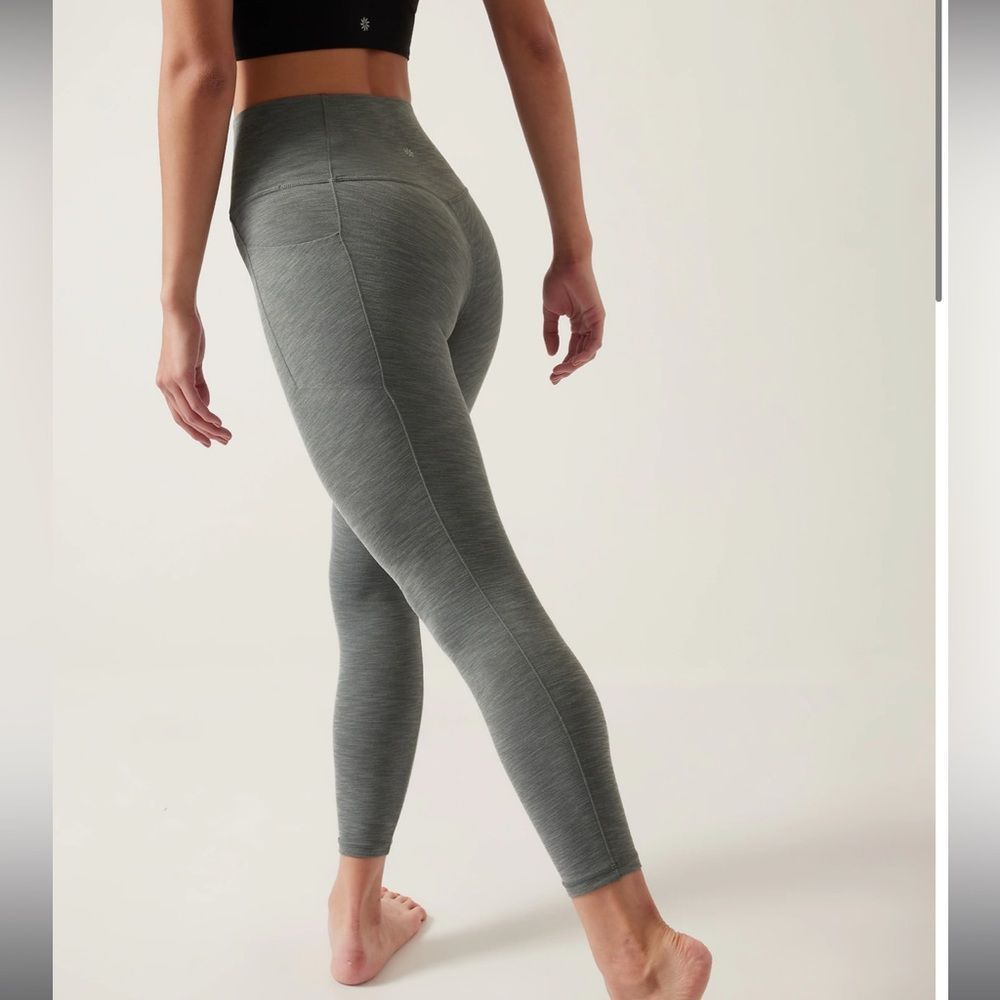Athleta stash pocket 7/8 tight grey XS